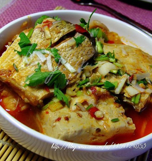 鲢鱼炖豆腐的做法_家常鲢鱼炖豆腐怎么做好吃
