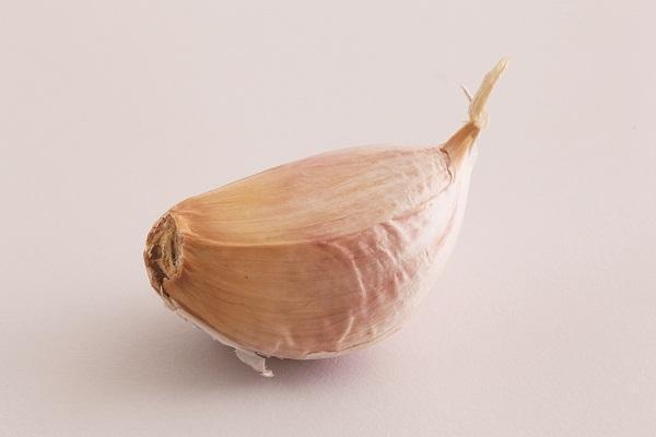 大蒜对许多病菌有杀灭作用。