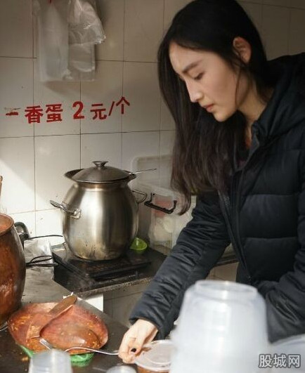 蓝老大糖粥藕店传人“糖粥藕西施”