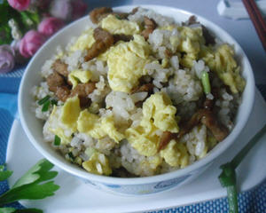 鸡蛋肉丝炒饭