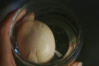 十秒钟快速剥鸡蛋――手不碰就能剥出光滑白嫩鸡蛋的做法 步骤4