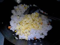 玉米蛋炒饭的做法步骤7