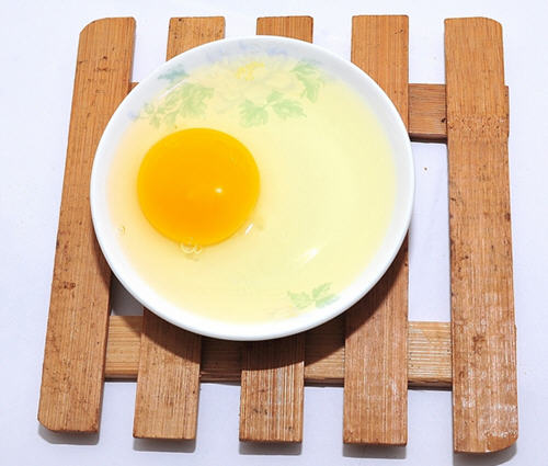 鸡蛋蛋黄中叶黄素含量居首位