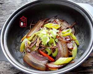 家常味的干锅腊肉茶树菇