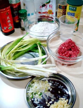 【2011年菜展】京城话美食，地道北京味儿“锅贴”的做法步骤：1