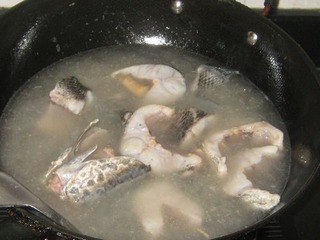 豆腐黑鱼汤的做法步骤：5
