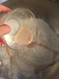 葱香油酥烧饼的做法 步骤2