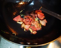 腊肉炒有机花菜的做法 步骤5