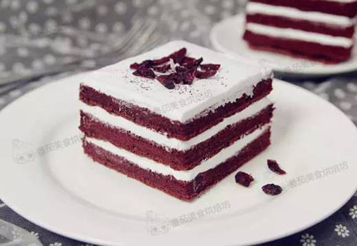 蔓越莓红丝绒蛋糕