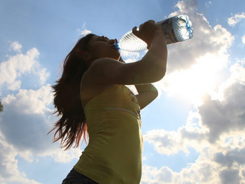 夏天喝水防中暑营养师教你如何喝水更健康