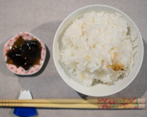 日本土锅煮白饭