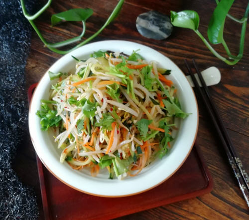黄瓜拌绿豆芽家常做法2