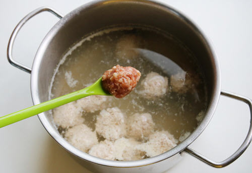 翡翠肉丸汤的简单做法3