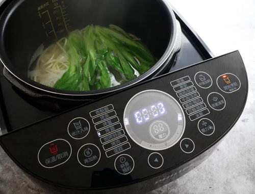 电压力锅做番茄牛肉面的简单做法2