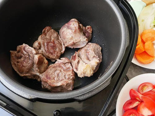 电压力锅做番茄牛肉面的简单做法9