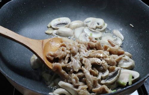 家常蘑菇炒肉丝2
