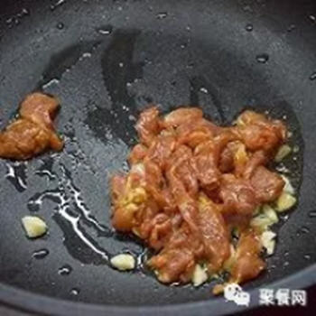 蒜苔炒肉家常简单做法4