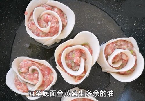 用饺子皮和肉做的玫瑰花煎饺2