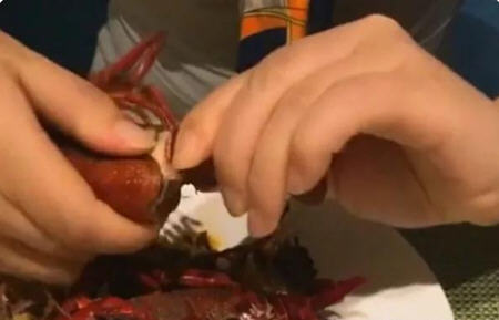 吃小龙虾的正确吃法（快速剥壳）3