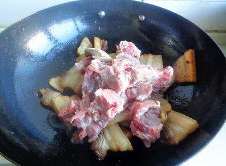 红皮萝卜炖猪肉简单做法8